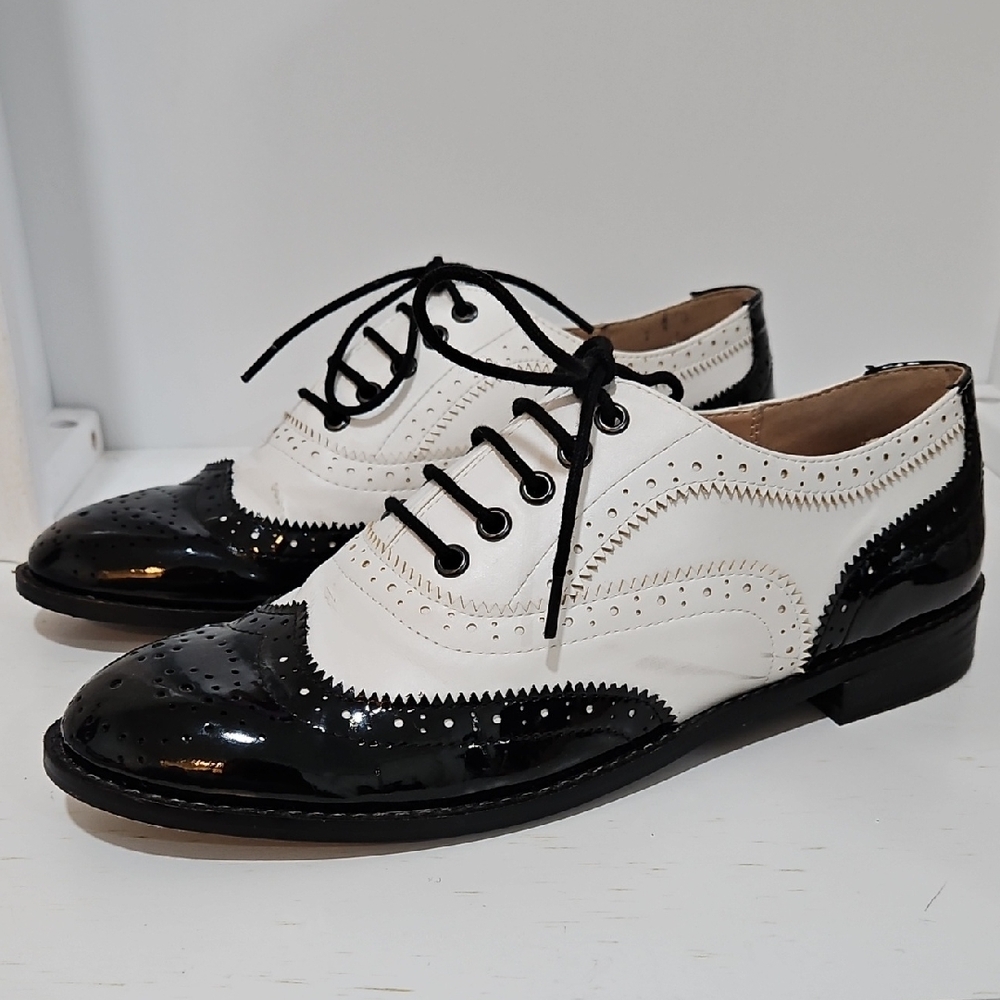 Monroe & Main Black and White Wingtip Loafers